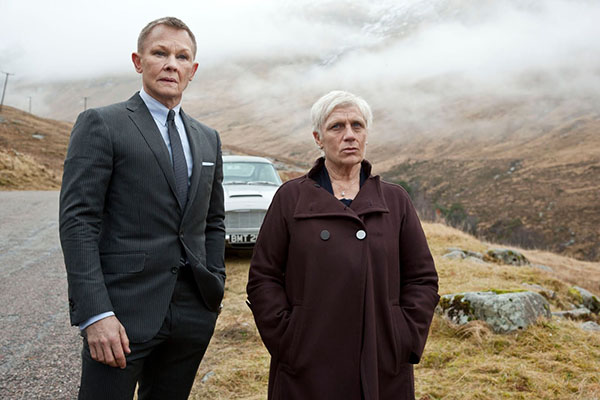 Bond, She Bond Bond, She Bond