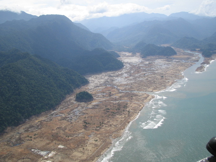 El tsunami  ya no atrapa a los habitantes de Simeulue  